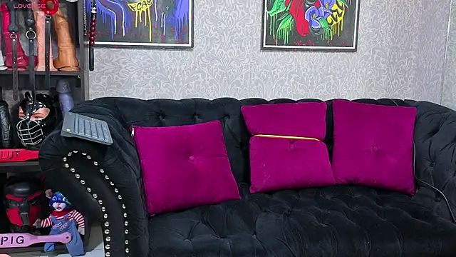 Snapshot of CamiilaMarti chatting on May 1, 11:20 pm CamiilaMarti online show from May 1, 11:20 pm