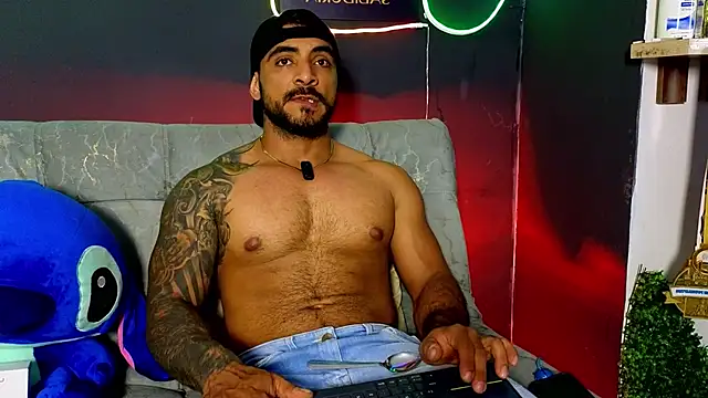 Snapshot of ERIC_HARRISON chatting on February 10, 12:15 am ERIC HARRISON online show from February 10, 12:15 am