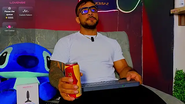 Snapshot of ERIC_HARRISON chatting on February 19, 2:18 am ERIC HARRISON online show from February 19, 2:18 am