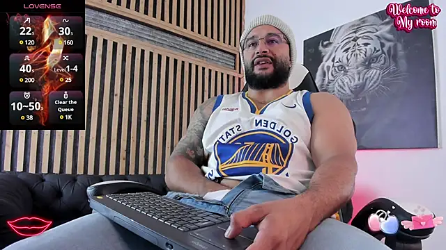 Snapshot of Luke__09 chatting on March 10, 12:37 pm Luke 09 online show from March 10, 12:37 pm
