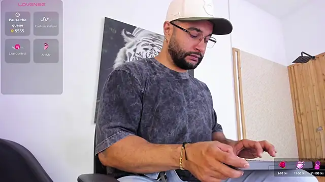 Snapshot of Luke__09 chatting on September 14, 11:20 am Luke 09 online show from September 14, 11:20 am