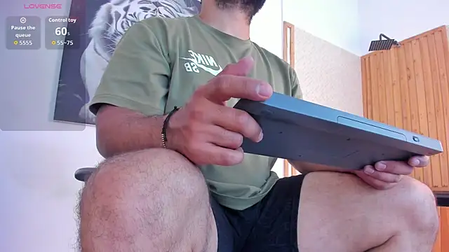 Snapshot of Luke__09 chatting on October 20, 12:16 pm Luke 09 online show from October 20, 12:16 pm