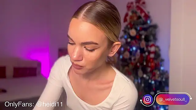 Heidi11 online show from December 23, 8:47 pm