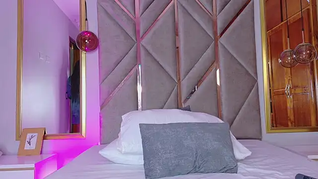 Lola King online show from February 19, 8:33 am