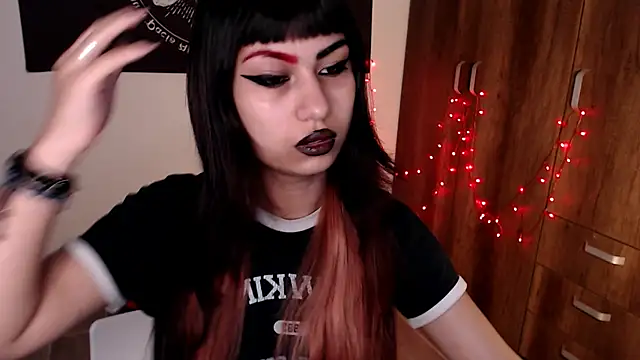 Snapshot of Little-Lucifer chatting on April 5, 5:21 pm Little-Lucifer online show from April 5, 5:21 pm