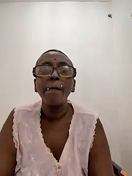 Snapshot of mamakarma1403 chatting on June 25, 5:12 am mamakarma1403 online show from June 25, 5:12 am