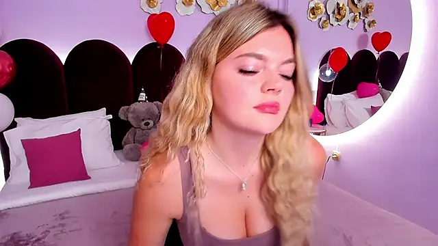 ZaraBloom online show from November 17, 3:23 am