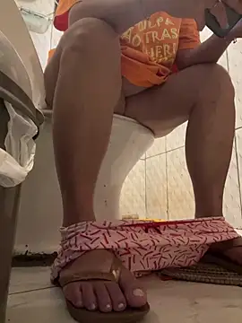 Snapshot of Vih222 chatting on February 9, 2:37 am Vih222 online show from February 9, 2:37 am