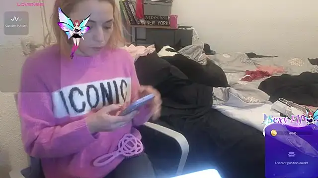 Snapshot of kattleya1407 chatting on December 30, 12:43 am kattleya1407 online show from December 30, 12:43 am