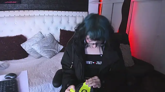 Ghosty Doll online show from March 4, 8:05 pm