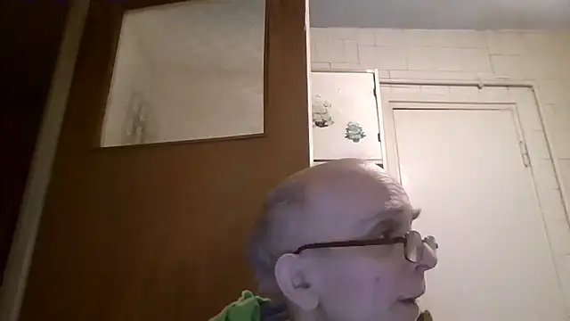 Snapshot of mariusica1@xh chatting on February 9, 6:23 pm mariusica1xh online show from February 9, 6:23 pm