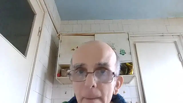 Snapshot of mariusica1@xh chatting on February 11, 11:48 am mariusica1xh online show from February 11, 11:48 am