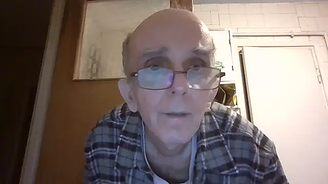 Snapshot of mariusica1@xh chatting on February 14, 4:04 pm mariusica1xh online show from February 14, 4:04 pm