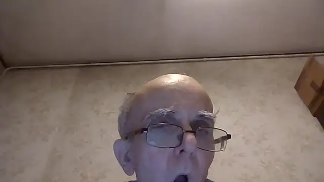 Snapshot of mariusica1@xh chatting on February 16, 1:35 am mariusica1xh online show from February 16, 1:35 am