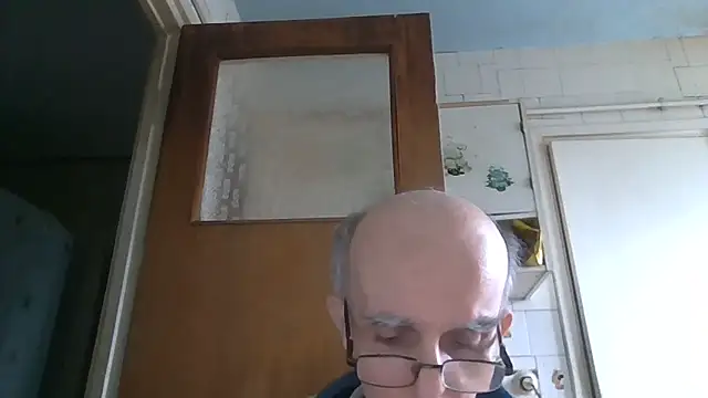 Snapshot of mariusica1@xh chatting on February 16, 2:24 pm mariusica1xh online show from February 16, 2:24 pm