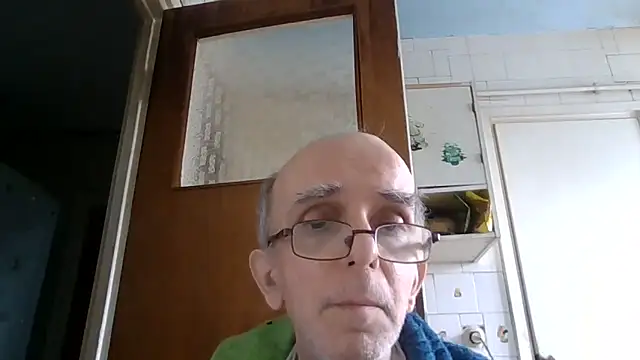 Snapshot of mariusica1@xh chatting on February 18, 1:40 pm mariusica1xh online show from February 18, 1:40 pm