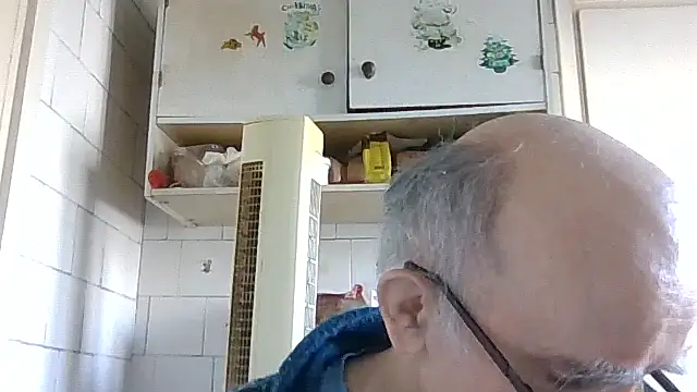 Snapshot of mariusica1@xh chatting on February 22, 1:31 pm mariusica1xh online show from February 22, 1:31 pm