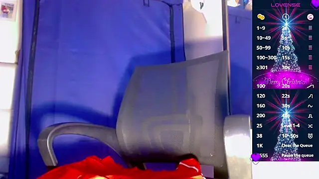 Snapshot of nicol_gill_ chatting on December 6, 5:44 pm nicol gill online show from December 6, 5:44 pm