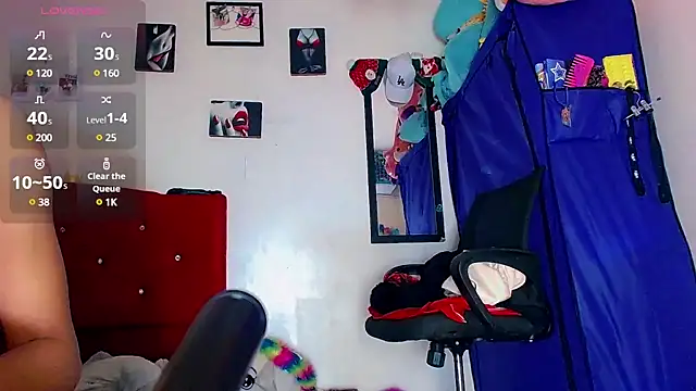 Snapshot of nicol_gill_ chatting on February 14, 1:40 pm nicol gill online show from February 14, 1:40 pm