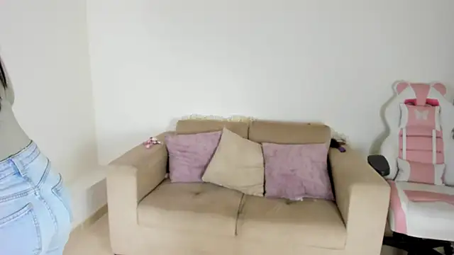 Charlotte cowell sub1  online show from February 6, 10:10 pm