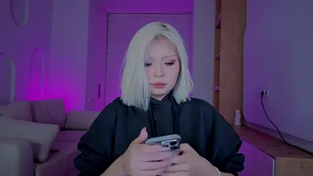 RileyMee online show from September 30, 12:54 pm