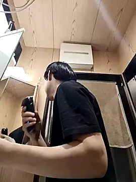 whitebriefboy online show from April 21, 2:51 am