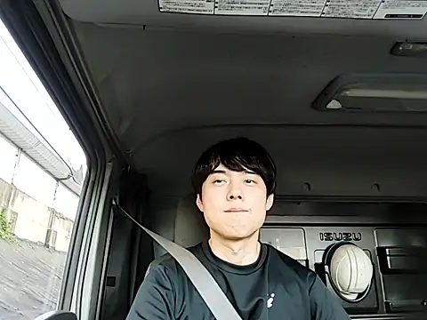 Snapshot of whitebriefboy chatting on June 20, 10:01 pm whitebriefboy online show from June 20, 10:01 pm