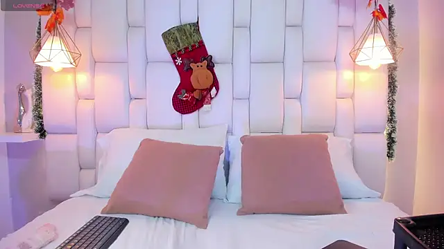 Snapshot of AslyGomez chatting on December 20, 11:43 am AslyGomez online show from December 20, 11:43 am