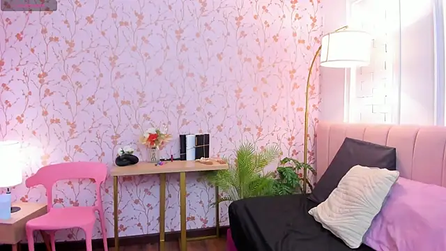 amber-hill online show from March 10, 7:07 pm