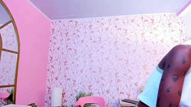 amber-hill online show from September 15, 7:03 pm