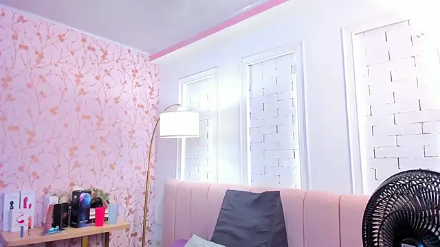 amber-hill online show from September 16, 7:04 pm