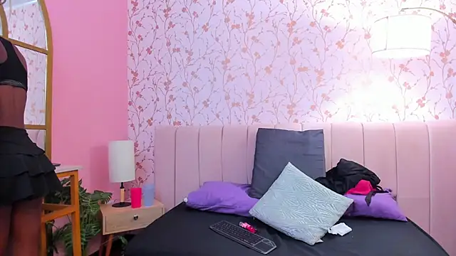 amber-hill online show from October 1, 7:09 pm