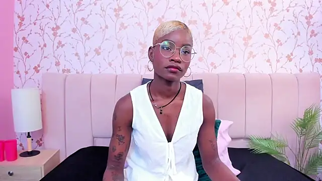 amber-hill online show from December 15, 7:18 pm