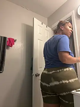 Snapshot of SexyHoneyRedd chatting on July 9, 9:02 am SexyHoneyRedd online show from July 9, 9:02 am