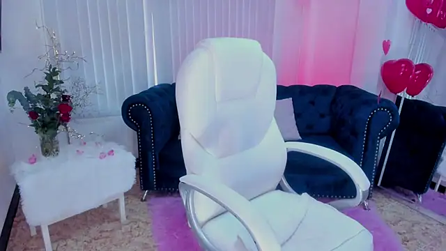 Snapshot of naomii_campbell_ chatting on February 14, 7:02 pm naomii campbell online show from February 14, 7:02 pm