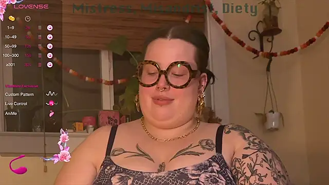 Snapshot of MissBika chatting on December 25, 9:02 am MissBika online show from December 25, 9:02 am