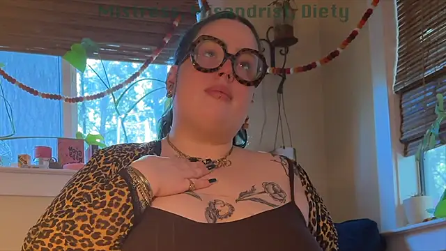 Snapshot of MissBika chatting on January 11, 9:04 pm MissBika online show from January 11, 9:04 pm