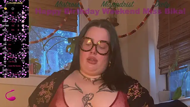 Snapshot of MissBika chatting on January 13, 1:02 am MissBika online show from January 13, 1:02 am