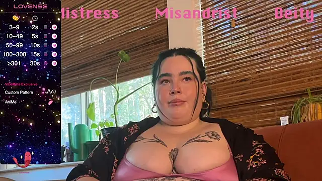 Snapshot of MissBika chatting on February 8, 10:19 pm MissBika online show from February 8, 10:19 pm