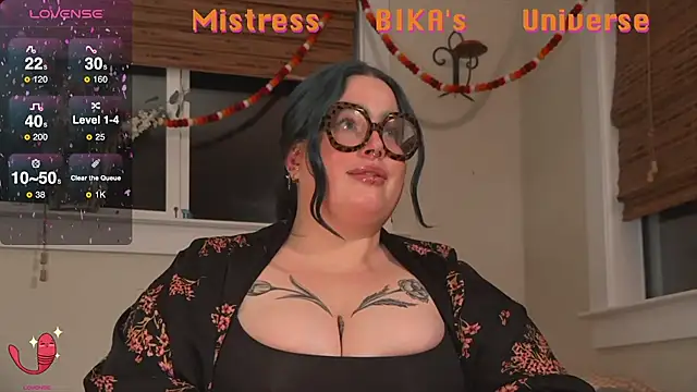 Snapshot of MissBika chatting on February 27, 5:34 am MissBika online show from February 27, 5:34 am