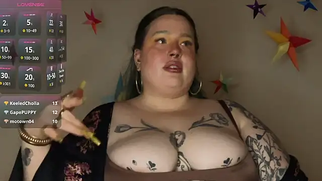 Snapshot of MissBika chatting on February 6, 10:35 pm MissBika online show from February 6, 10:35 pm