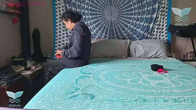 isissun03 online show from November 27, 1:13 pm