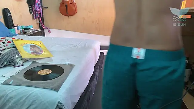 isissun03 online show from March 31, 1:11 pm