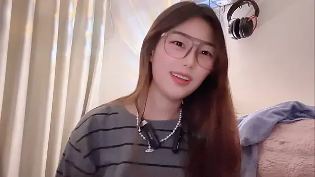 Snapshot of Sweet-Angel999 chatting on February 6, 3:26 pm Sweet-Angel999 online show from February 6, 3:26 pm