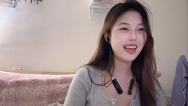 Snapshot of Sweet-Angel999 chatting on February 8, 6:33 pm Sweet-Angel999 online show from February 8, 6:33 pm