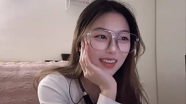 Snapshot of Sweet-Angel999 chatting on February 17, 5:08 pm Sweet-Angel999 online show from February 17, 5:08 pm