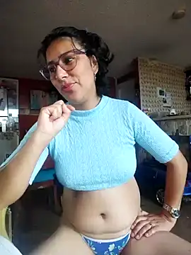 Snapshot of Im_Alma_ chatting on February 19, 12:44 pm Im Alma online show from February 19, 12:44 pm