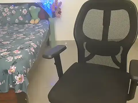 WildRuhi20 online show from March 19, 5:22 am