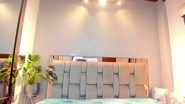 RoseTaylor   online show from April 3, 5:05 am