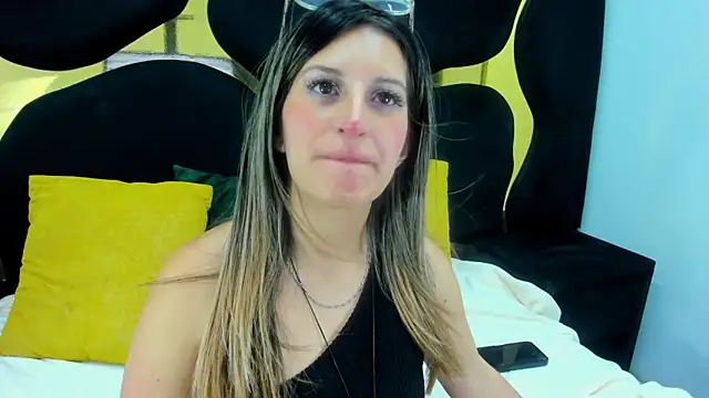 GiaRoussel online show from December 1, 9:31 pm